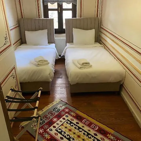 Oasis Hotel *