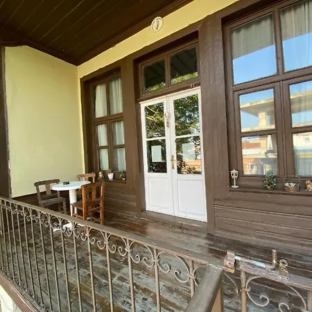 Oasis Hotel *